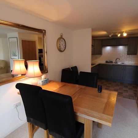 3 Bedroom Flat 10 Mins Walk To Bay And City Center Free Parking Cardiff Bagian luar foto