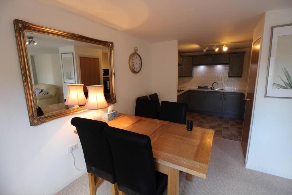 3 Bedroom Flat 10 Mins Walk To Bay And City Center Free Parking Cardiff Bagian luar foto