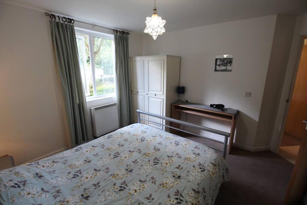 3 Bedroom Flat 10 Mins Walk To Bay And City Center Free Parking Cardiff Bagian luar foto